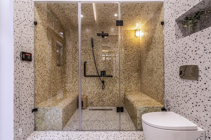 One of the special things on this floor is that bathroom is combined with steaming so family members can relax and enjoy after a hardworking and stressful day.