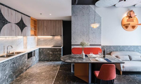 Besides curves, edges are also taken into spaces to build an eye-catching contrast.