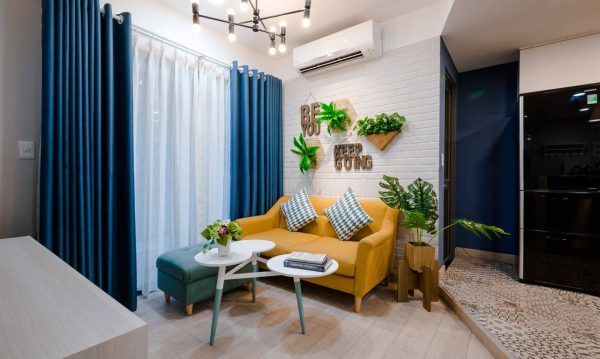 The room looks more impressive with decorations of indoor greenery plants and wall letters.