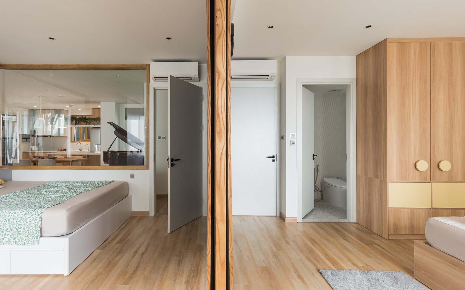 Sliding doors help two sisters easily connect when they want to talk and play, and also help separate the space when privacy is needed.