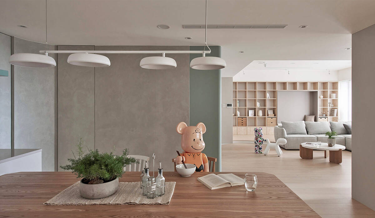 At first glance, the apartment seems to have appeared somewhere in cartoons for children because of its cuteness and lightness.