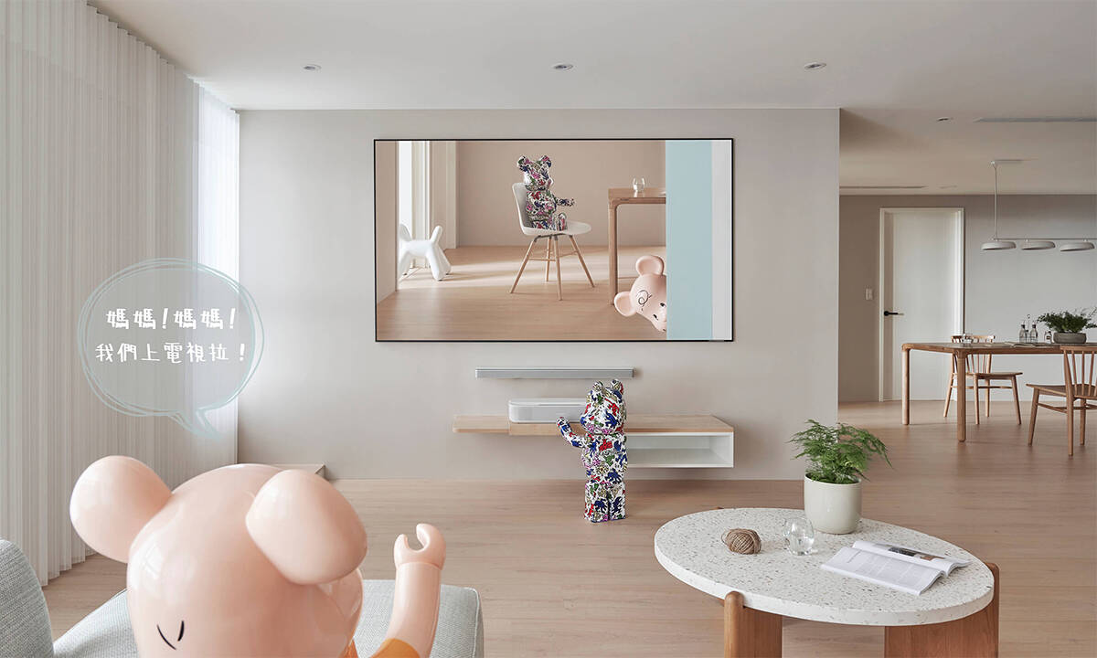 Parents do not watch much TV, but mainly their children, so the screen is placed not too high, just enough for children’s view. This is not a TV, but a projection screen.