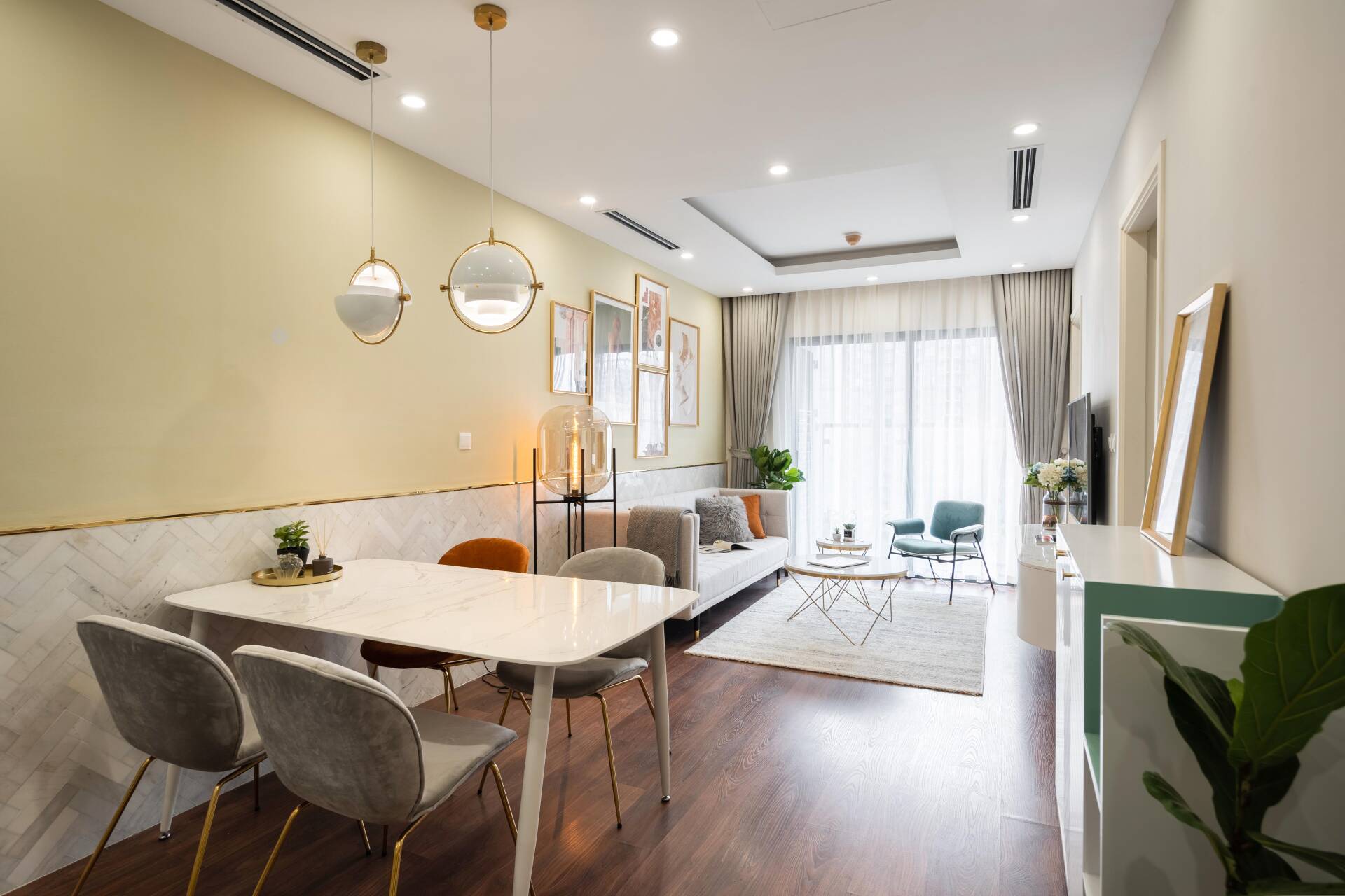 MID House - 66sqm apartment with bright colors.
