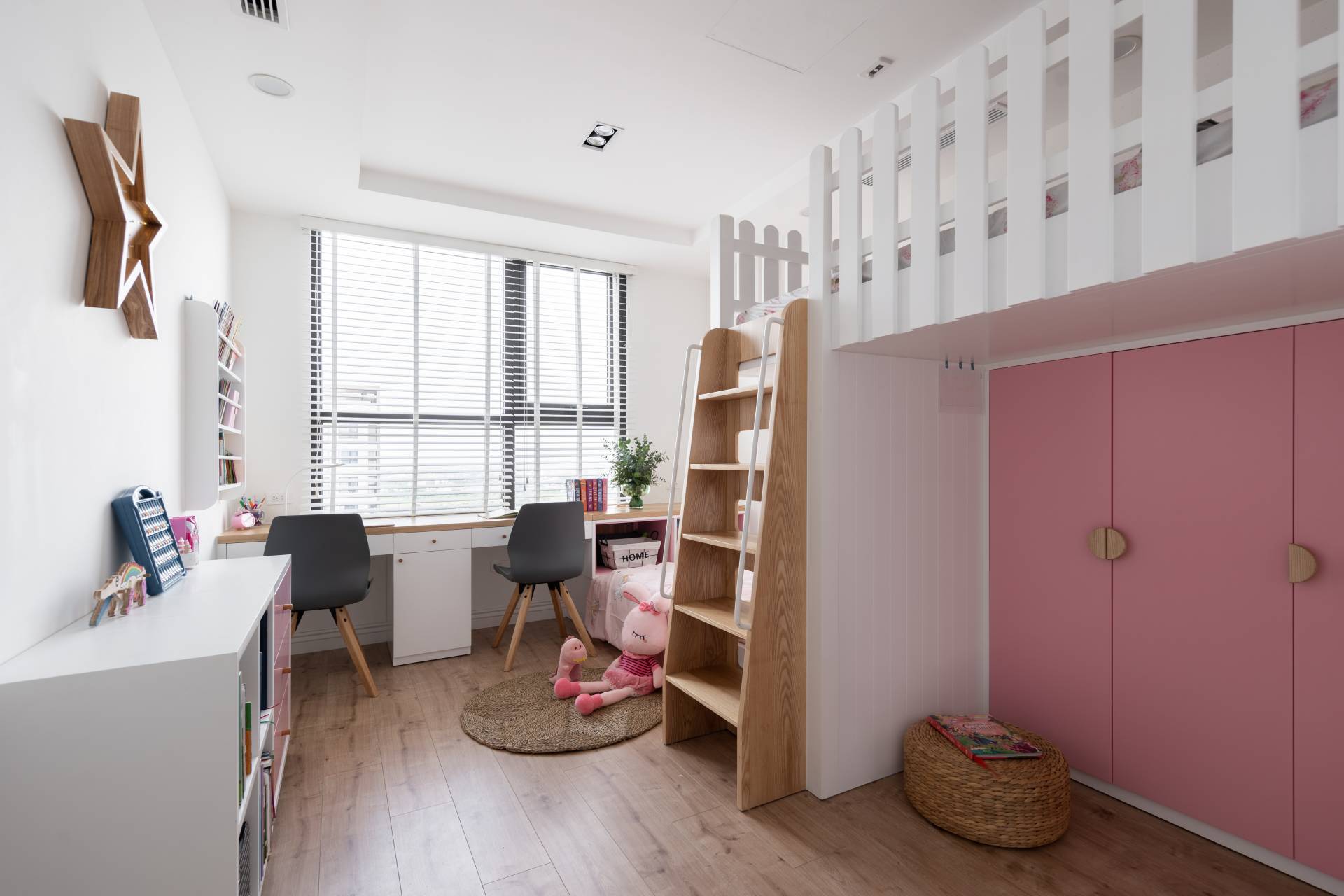 The girl's bedroom is minimalist, but still exudes innocence and sweetness.