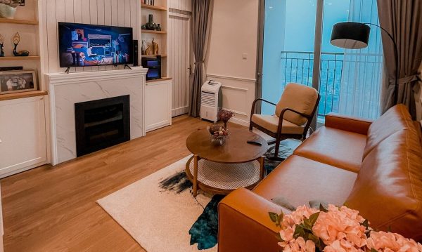Living space is both simple and rustic but still full of sophistication and uniqueness.