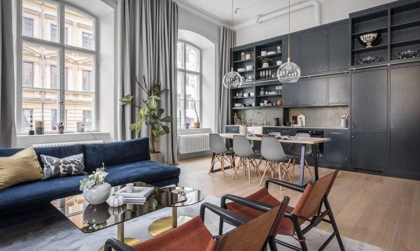 The spaces are continuous, not too many partitions creating flexibility when using, while also helping the living room space and other areas to be slightly wider.