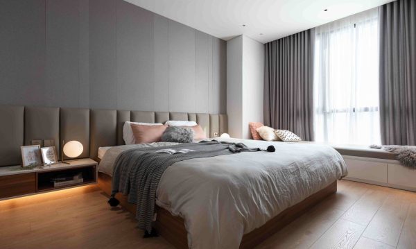 The double bed in the bedroom will definitely bring a good night's sleep to the owner.